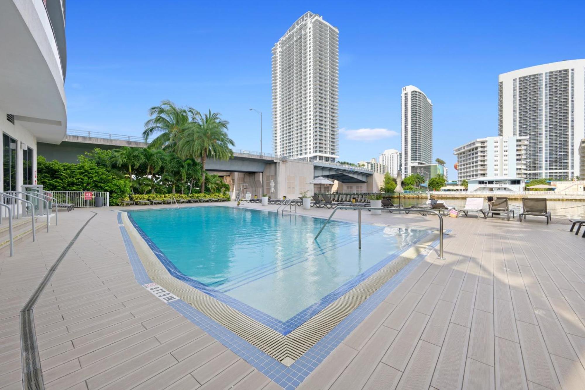 Hallandale Sky Water View Халландейл-Бич Экстерьер фото